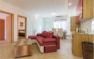3 Bedroom Cozy Home In Galizana 