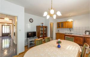 Stunning Home In Klenovica With 5 Bedrooms And Wifi