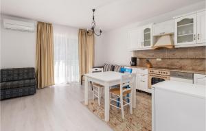 Lovely Apartment In Moscenicka Draga 