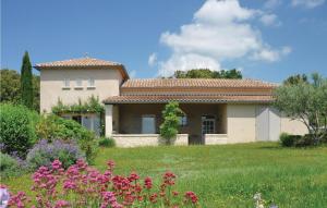 Maisons de vacances Beautiful home in Orgnac lAven with 3 Bedrooms and WiFi : photos des chambres