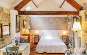 Gorgeous Home In Quettehou With Wifi