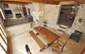 Maisons de vacances Stunning home in Murviel-ls-Bziers with 5 Bedrooms, WiFi and Outdoor swimming pool : photos des chambres