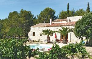 Maisons de vacances Stunning home in Murviel-ls-Bziers with 5 Bedrooms, WiFi and Outdoor swimming pool : Maison de Vacances 5 Chambres
