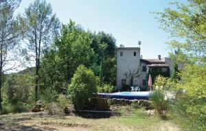 Appartements 1 Bedroom Amazing Apartment In Lorgues : photos des chambres