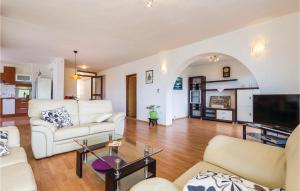 Amazing Home In Icici With House Sea View 