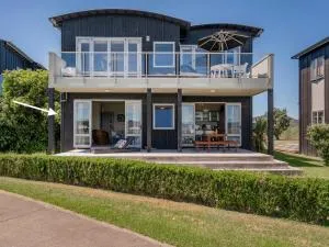 Golfer's Paradise - Matarangi Holiday Home - Whangapoua