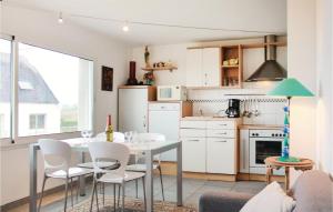 Maisons de vacances Awesome Home In Plouarzel With Wifi : photos des chambres