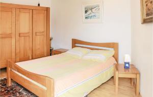 Maisons de vacances Awesome Home In Plouarzel With Wifi : photos des chambres