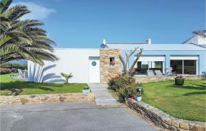 Maisons de vacances Awesome Home In Plouarzel With Wifi : photos des chambres