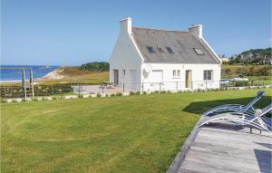 Maisons de vacances Awesome Home In Plouarzel With Wifi : photos des chambres