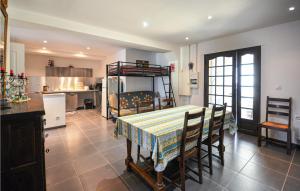 Cozy Apartment In Six Fours Les Plages