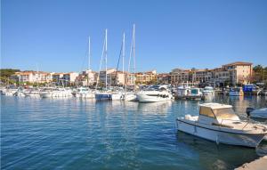 Cozy Apartment In Six Fours Les Plages