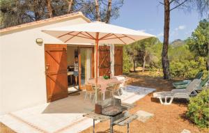 Maisons de vacances Three-Bedroom Holiday Home in Calcatoggio : photos des chambres