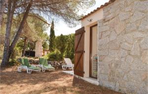 Maisons de vacances Three-Bedroom Holiday Home in Calcatoggio : photos des chambres