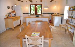 Maisons de vacances Amazing Home In Caylus With Wifi, Private Swimming Pool And Outdoor Swimming Pool : photos des chambres