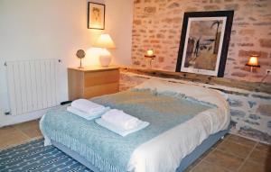 Maisons de vacances 4 Bedroom Amazing Home In Caylus : photos des chambres
