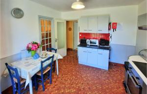 Maisons de vacances Stunning Home In Concarneau With Wifi : photos des chambres