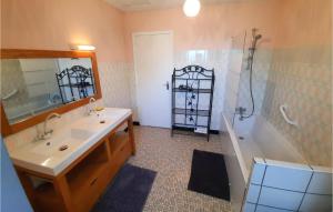 Maisons de vacances Stunning Home In Concarneau With Wifi : photos des chambres