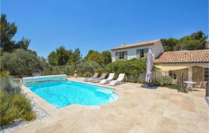 Maisons de vacances Beautiful home in Eygalires with 4 Bedrooms, WiFi and Outdoor swimming pool : photos des chambres