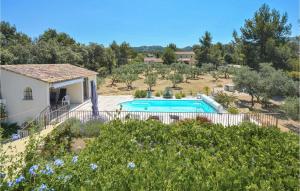 Maisons de vacances Beautiful home in Eygalires with 4 Bedrooms, WiFi and Outdoor swimming pool : photos des chambres