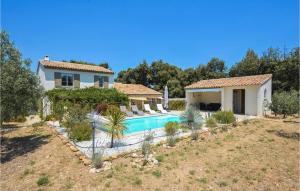 Maisons de vacances 4 Bedroom Cozy Home In Eygalieres : photos des chambres