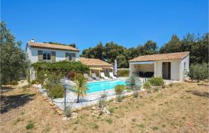 Maisons de vacances Beautiful home in Eygalires with 4 Bedrooms, WiFi and Outdoor swimming pool : photos des chambres