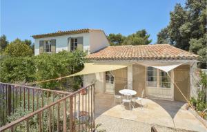 Maisons de vacances 4 Bedroom Cozy Home In Eygalieres : photos des chambres