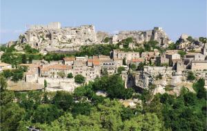 Maisons de vacances 4 Bedroom Cozy Home In Eygalieres : photos des chambres