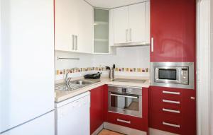 3 Bedroom Nice Apartment In Santa Pola