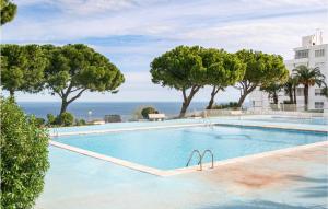 3 Bedroom Nice Apartment In Santa Pola