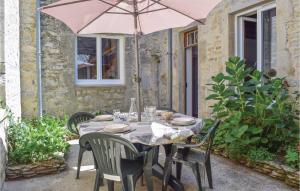 Maisons de vacances Awesome home in Sainte-Mre-Eglise with 3 Bedrooms and WiFi : photos des chambres