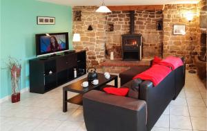 Maisons de vacances Two-Bedroom Holiday Home in Plouhinec : photos des chambres