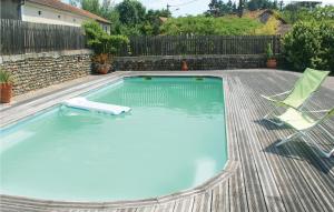 Maisons de vacances Nice home in Sombrun with 4 Bedrooms, WiFi and Outdoor swimming pool : photos des chambres