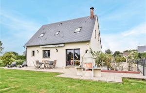 Maisons de vacances Nice home in EQUEMAUVILLE with WiFi and 3 Bedrooms : photos des chambres