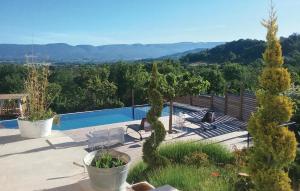 Maisons de vacances Beautiful home in Apt with 2 Bedrooms, WiFi and Outdoor swimming pool : photos des chambres