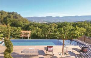 Maisons de vacances Beautiful home in Apt with 2 Bedrooms, WiFi and Outdoor swimming pool : photos des chambres