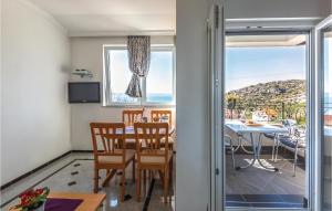 One-Bedroom Apartment Makarska With Sea View 04