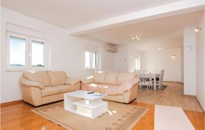 Amazing Apartment In Sibenik With 4 Bedrooms And Wifi