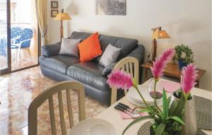Cozy Apartment In Torrevieja With Wifi