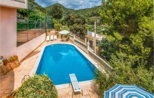Beautiful home in Santa Susanna with 5 Bedrooms WiFi and Outdoor swimming pool