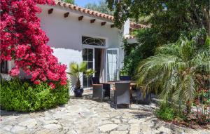 Beautiful Home In Algarrobo With Wifi