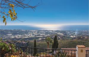 Beautiful Home In Algarrobo With Wifi