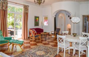Beautiful Home In Algarrobo With Wifi