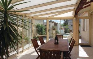 Maisons de vacances Beautiful home in Avignon with 4 Bedrooms, WiFi and Outdoor swimming pool : photos des chambres