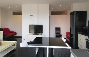 2 Bedroom Awesome Apartment In Algajola