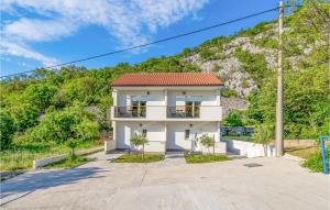 6 Bedroom Stunning Home In Lukovo 