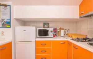 Beautiful apartment in Vantacici w WiFi