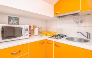 Beautiful apartment in Vantacici w WiFi