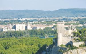 Lovely Home In Beaucaire With Wifi
