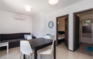 Stunning Apartment In Mandre With 1 Bedrooms And Wifi